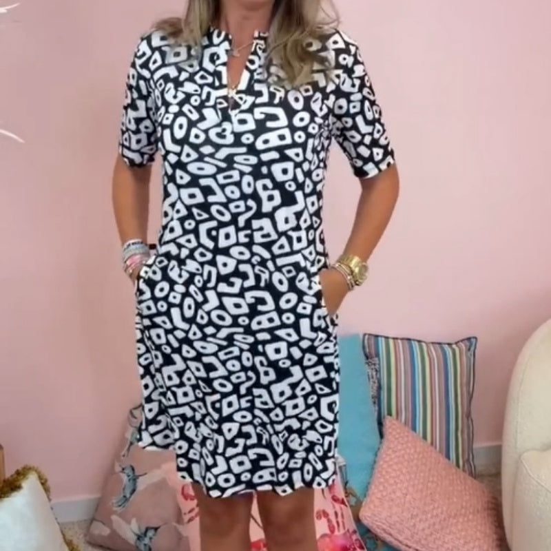 Aluna - שמלת מיני קז'ואל עם הדפס גיאומטרי מרהיב