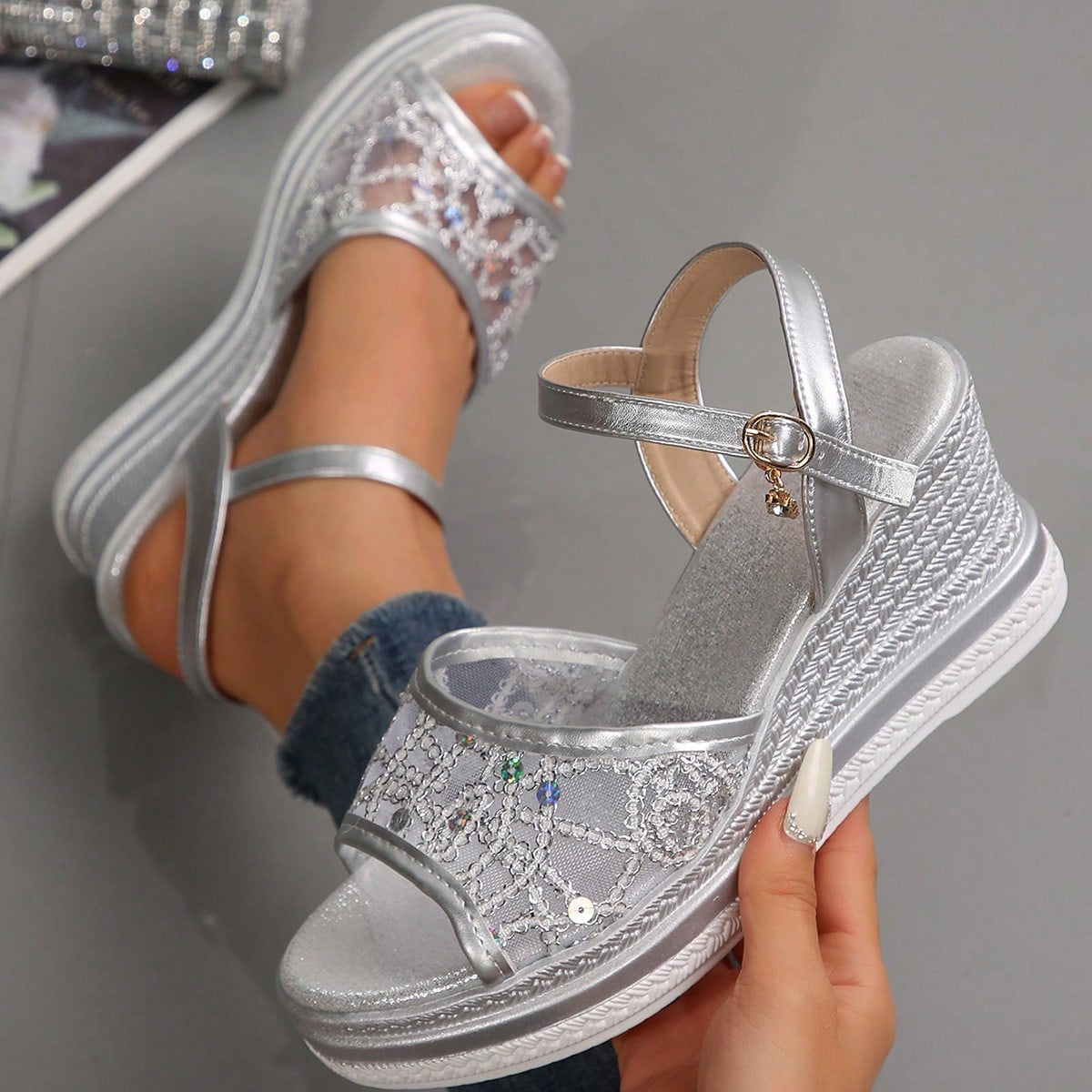 Cara - סנדלי פלטפורמה עבים ומודרניים לנוחות בלתי מתפשרת