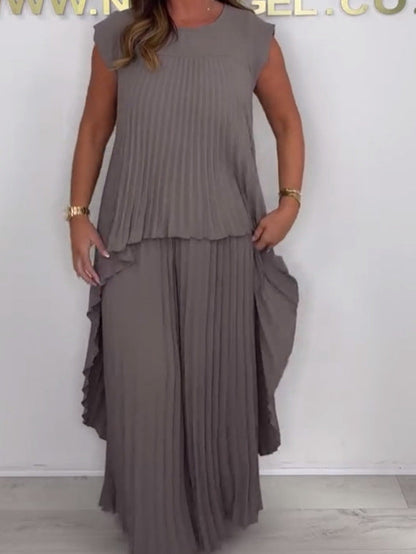 סט אופנתי של חולצת מידי קפלים ומכנסיים רחבים מביליית