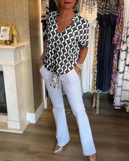 חולצה קז'ואל עם שרוולים קצרים וצווארון V מודפס