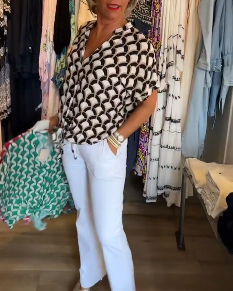 חולצה קז'ואל עם שרוולים קצרים וצווארון V מודפס