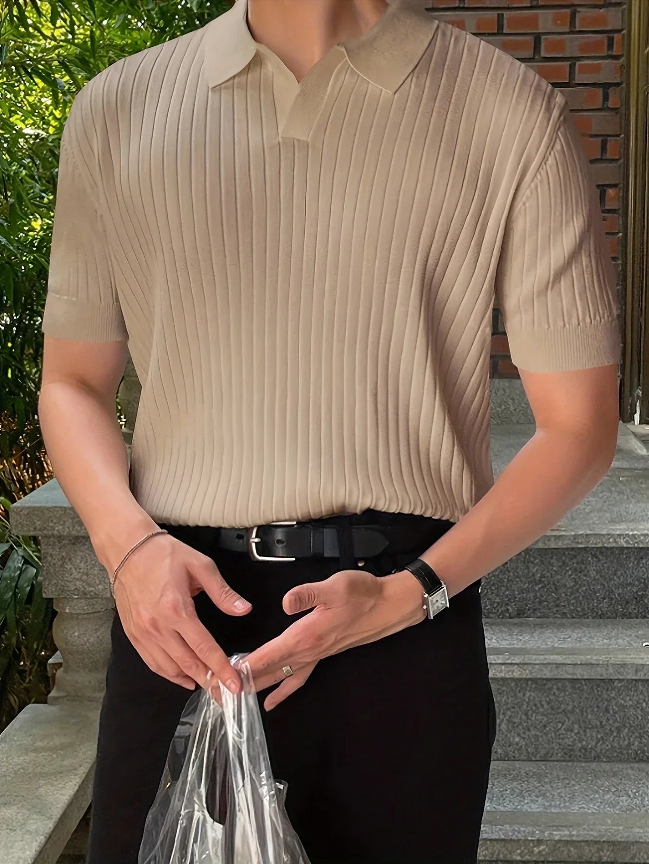 חולצת פולו קצרה וקז'ואלית של אוגסטין - סגנון נוח ואלגנטי