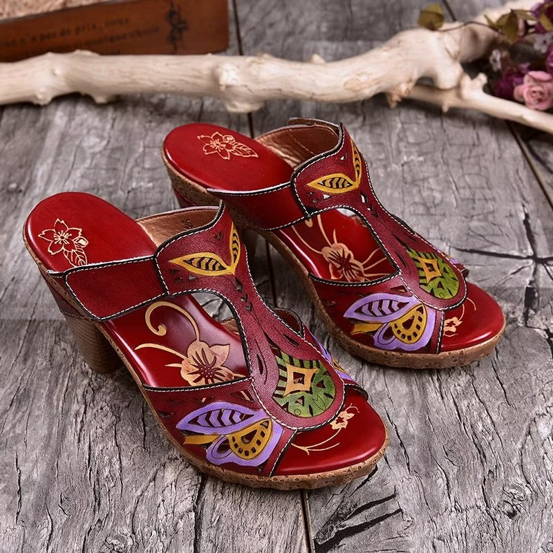 Ariana - סנדלי עקב אופנתיים עם הדפס פרחים מרשים