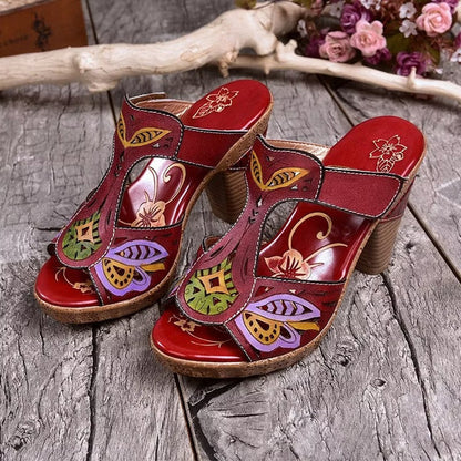 Ariana - סנדלי עקב אופנתיים עם הדפס פרחים מרשים