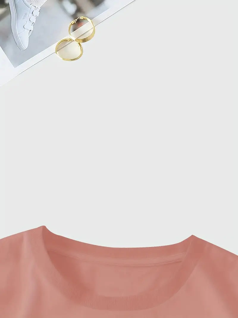 Aimilia - חולצת טי קלה ואלגנטית עם עיטור פרחוני מושך את העין