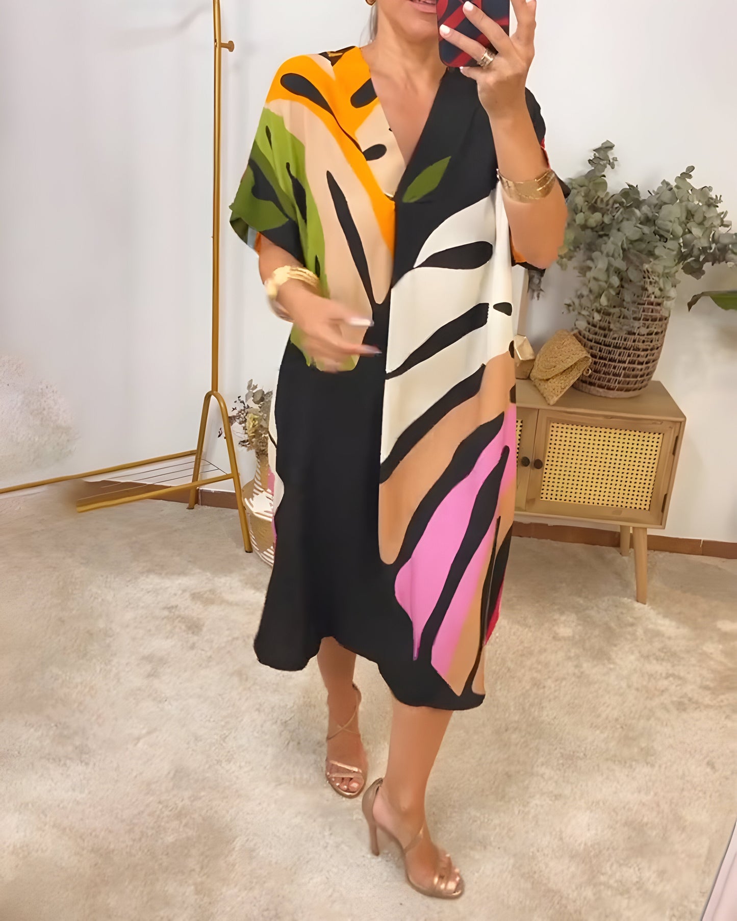 Ailsa - שמלת קז'ואל צבעונית עם הדפס עלים מרהיב