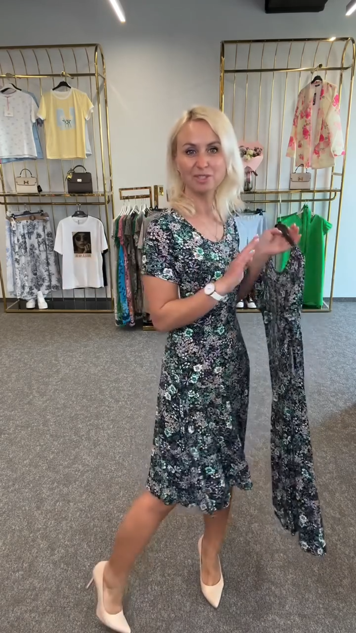 Ainsley - שמלת מודפסת עם צווארון עגול אופנתי ואלגנטי