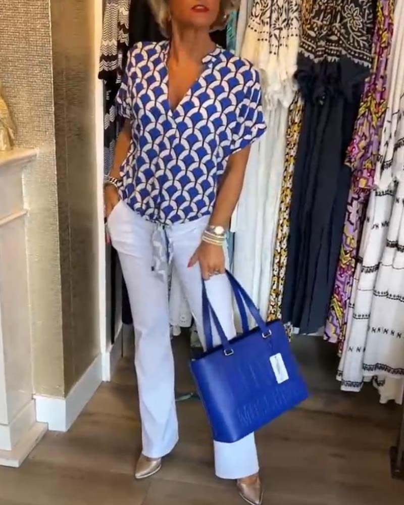 חולצה קז'ואל עם שרוולים קצרים וצווארון V מודפס