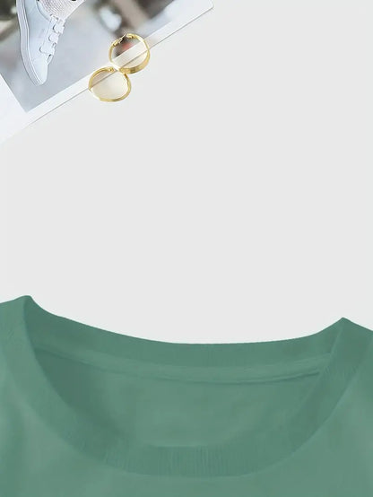 Aimilia - חולצת טי קלה ואלגנטית עם עיטור פרחוני מושך את העין