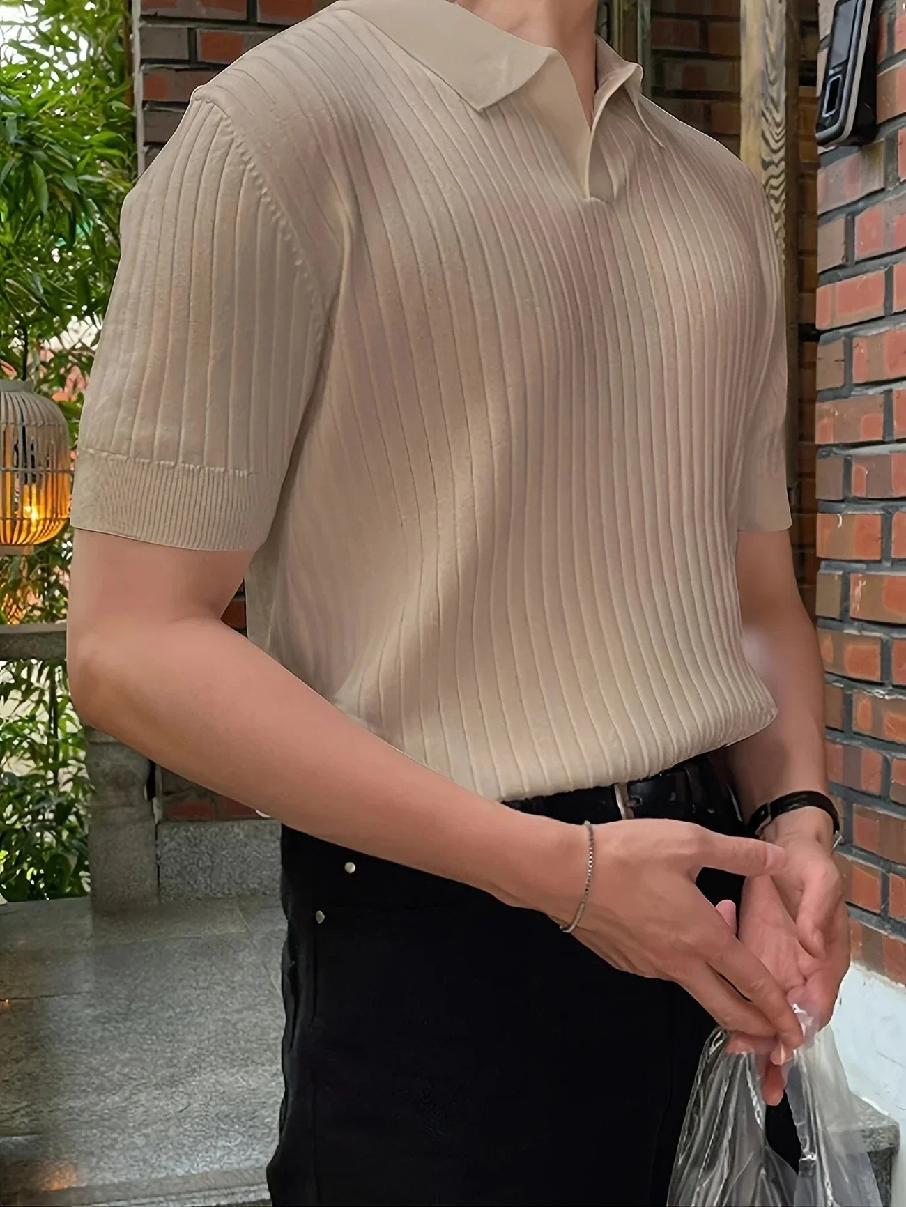 חולצת פולו קצרה וקז'ואלית של אוגסטין - סגנון נוח ואלגנטי