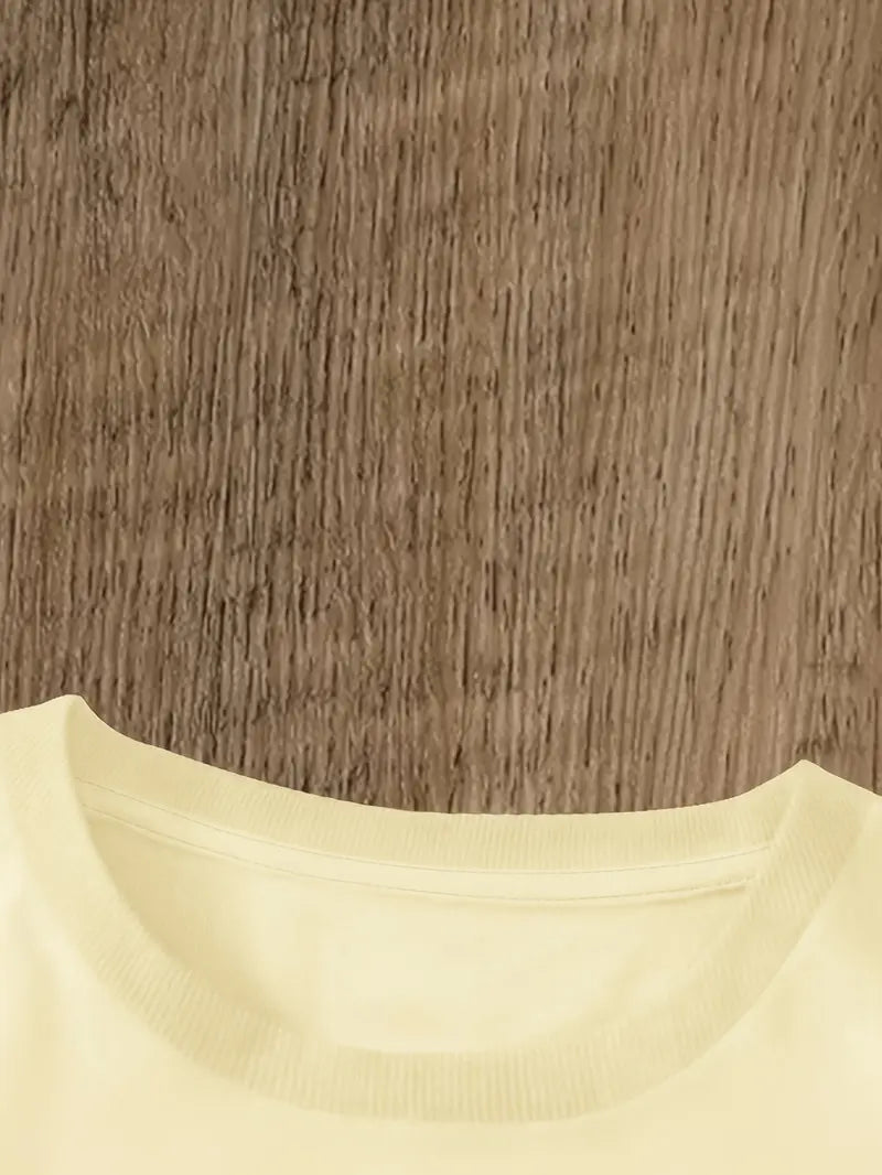 Aimilia - חולצת טי קלה ואלגנטית עם עיטור פרחוני מושך את העין