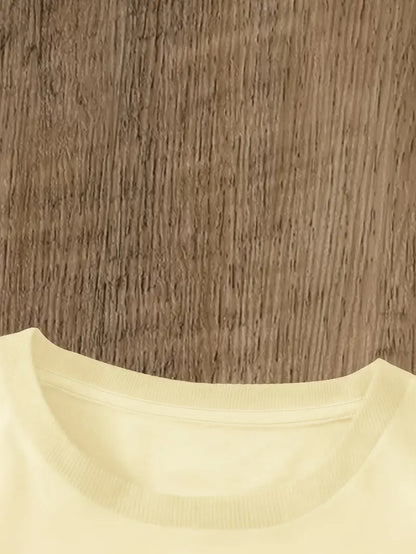 Aimilia - חולצת טי קלה ואלגנטית עם עיטור פרחוני מושך את העין