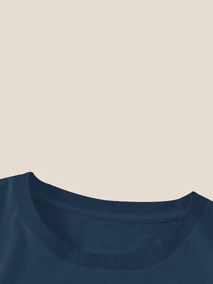 Aimilia - חולצת טי קלה ואלגנטית עם עיטור פרחוני מושך את העין