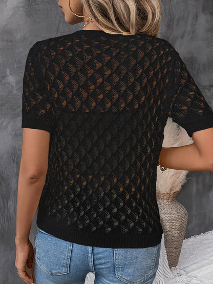 עליונית אלגנטית Angelique עם מפתח V, בד תחרה ושרוולים קצרים לסטייל מושלם