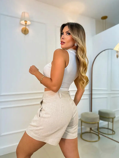 Annora - מכנסיים קצרים בגזרה גבוהה עם כפתורים מעוצבים לנוחות ולסגנון