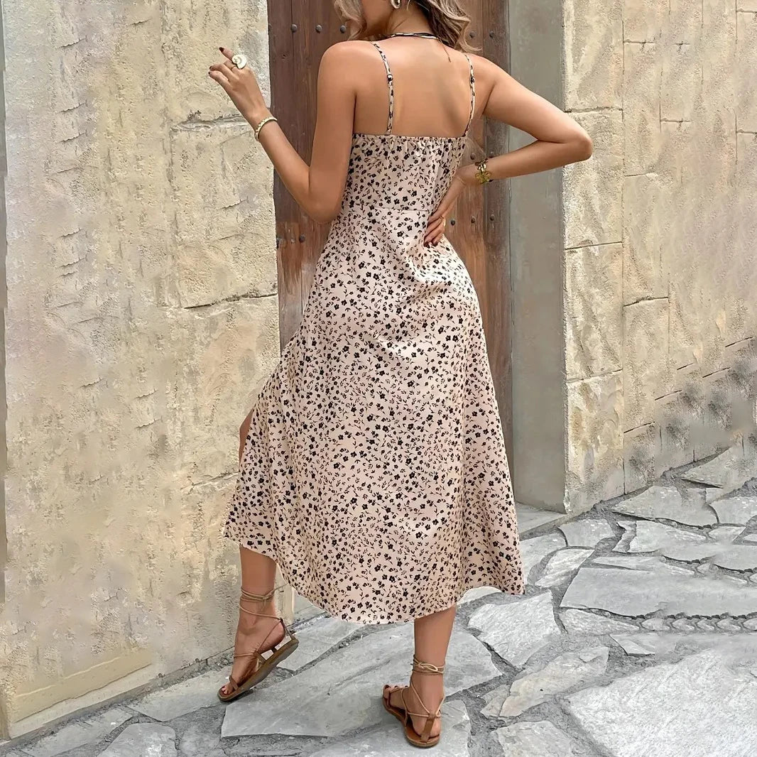שמלת קיץ מחמיאה עם שסע נשי