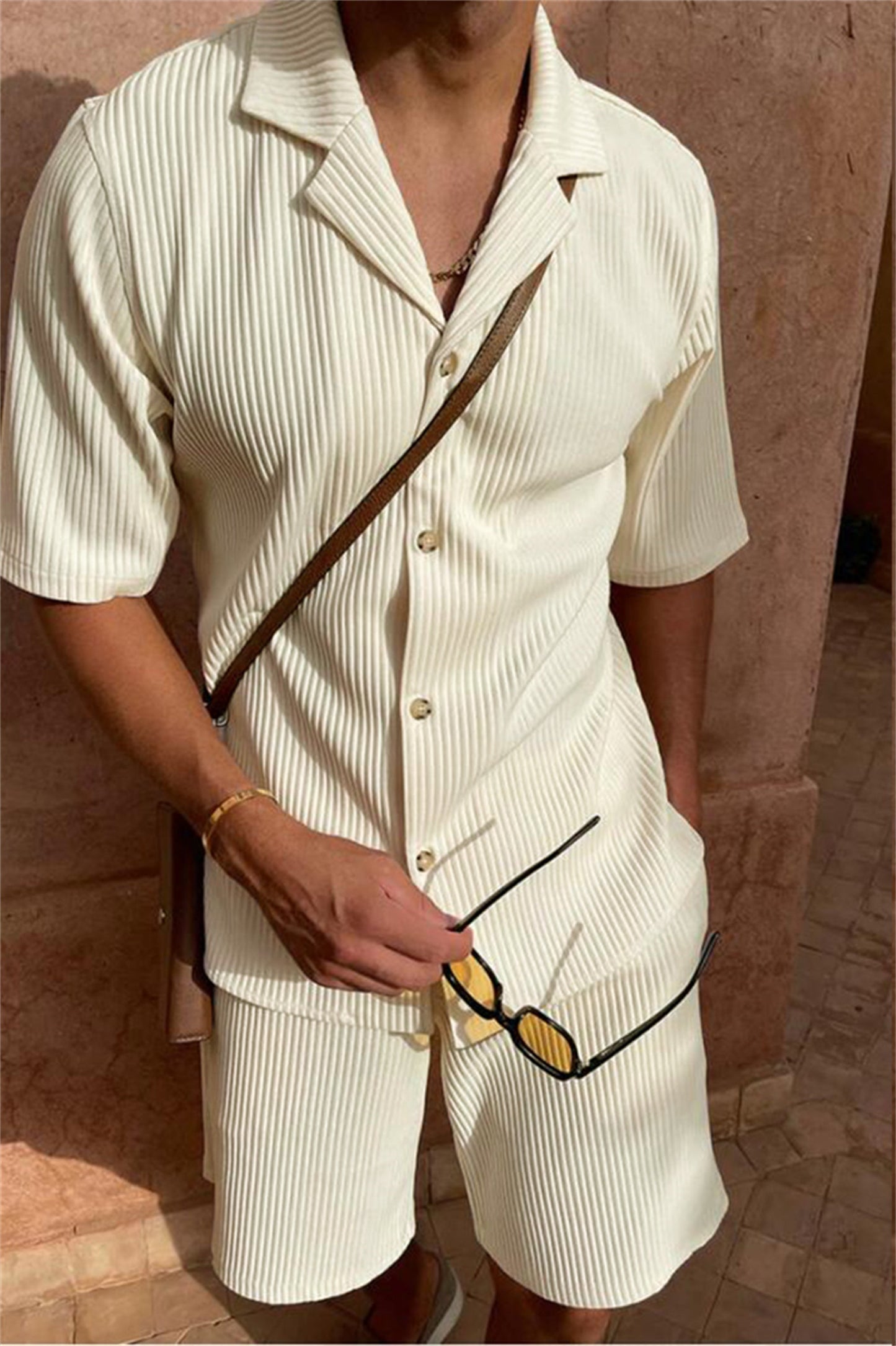 סט קיץ פרקטי ואופנתי עם חולצת קורדרוי קצרה ומכנסיים קצרים ארדיאן