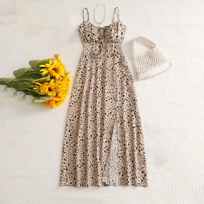 שמלת קיץ מחמיאה עם שסע נשי