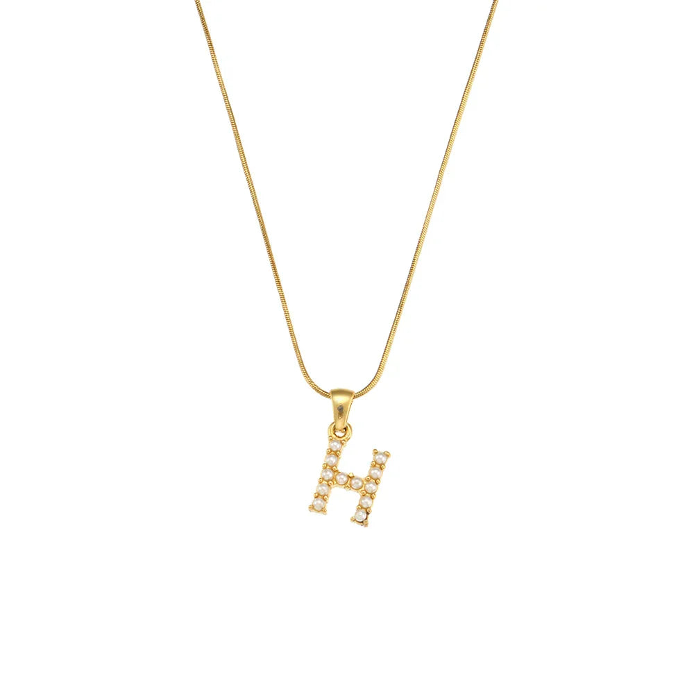 שרשרת אלגנטית עם אותיות וחרוזים טבעיים מצופים בזהב 18 קראט