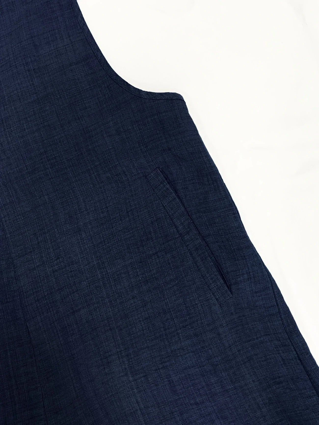 אניה - אוברול אופנתי וקליל עם כיסים לנוחות מקסימלית