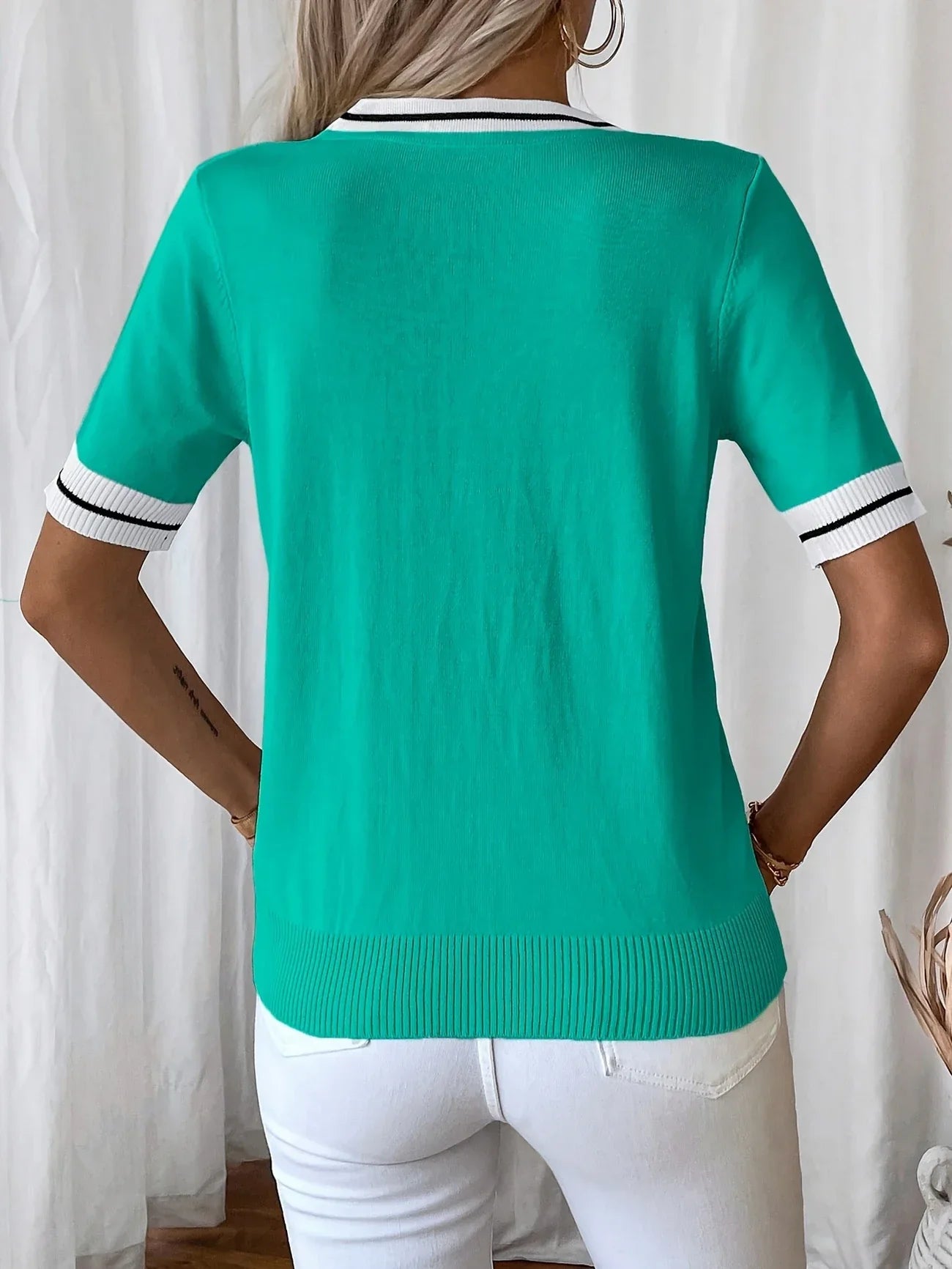 Brunella - חולצת סריג אלגנטית עם מחשוף V לחוויית סטייל מושלמת