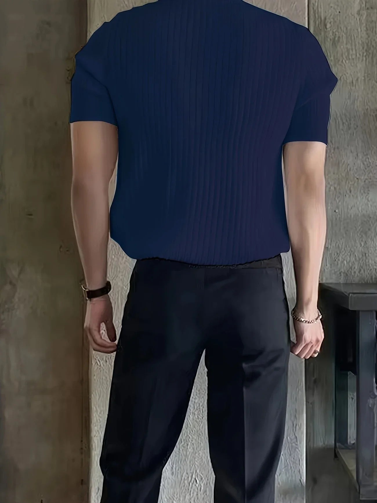 חולצת פולו קצרה וקז'ואלית של אוגסטין - סגנון נוח ואלגנטי