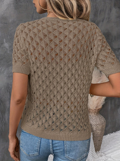 עליונית אלגנטית Angelique עם מפתח V, בד תחרה ושרוולים קצרים לסטייל מושלם