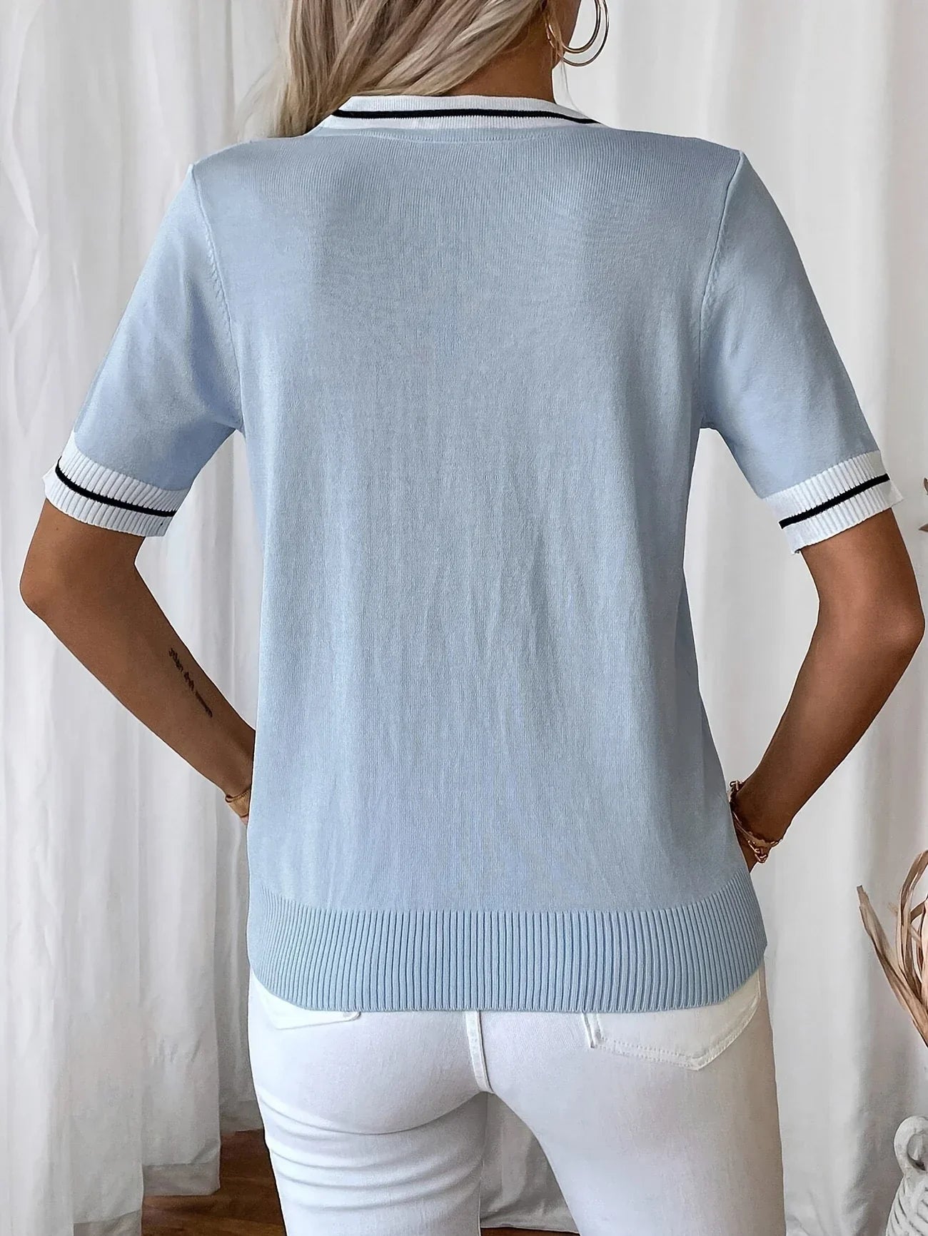 Brunella - חולצת סריג אלגנטית עם מחשוף V לחוויית סטייל מושלמת