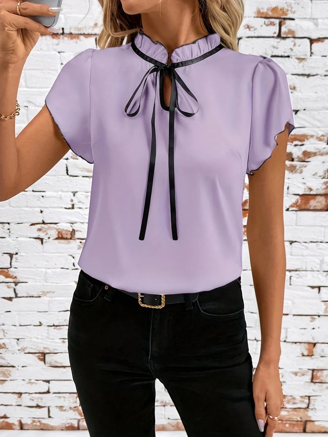 Bethany - חולצת טי קצרה וסטיילית עם עיצוב בלוק צבעים אלגנטי