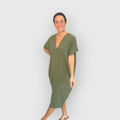 Aveline - שמלת מידי אופנתית עם שרוולים קצרים לנוחות וסטייל