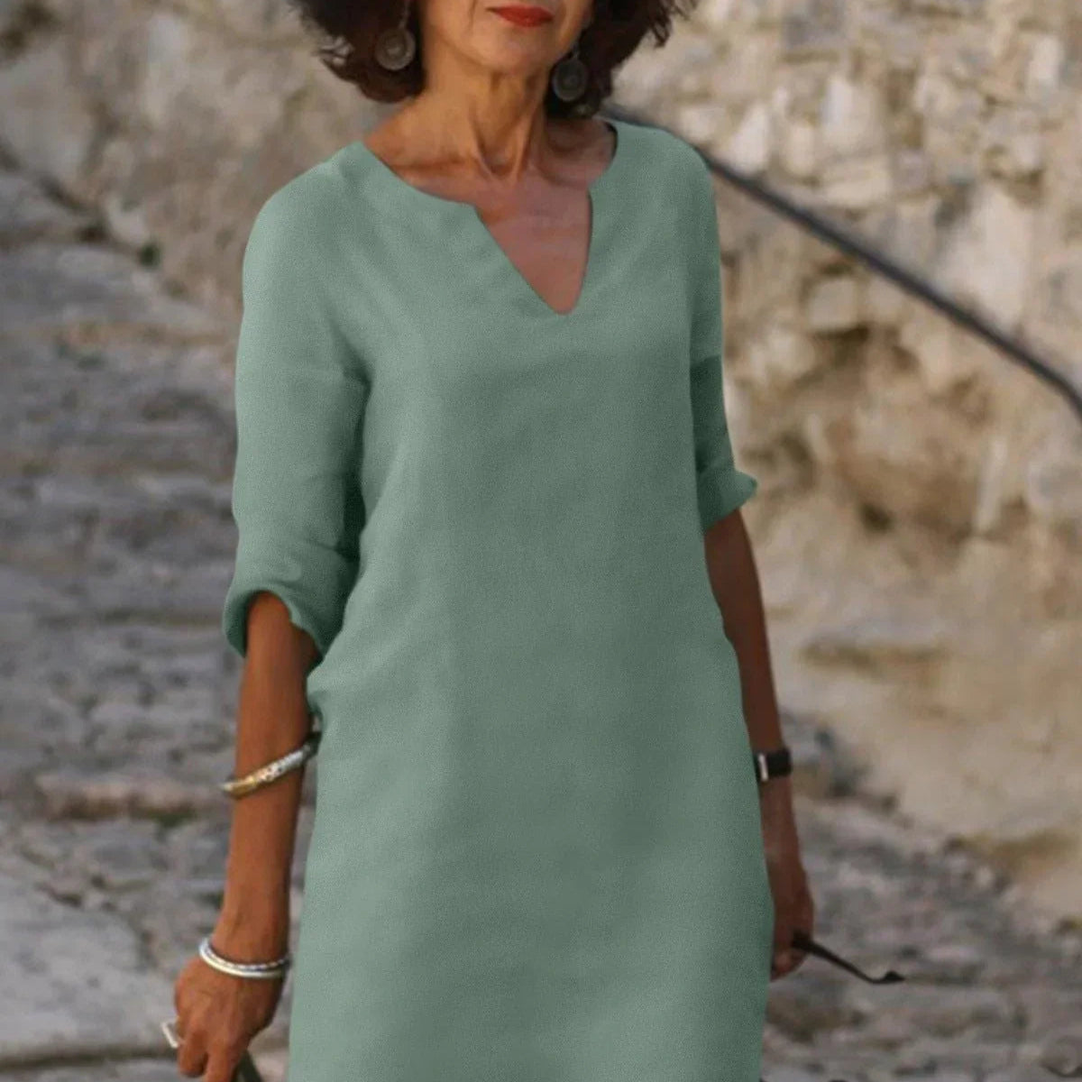 Adele - שמלת נוחות אלגנטית עם צווארון V כדי להרגיש יפה ונוח