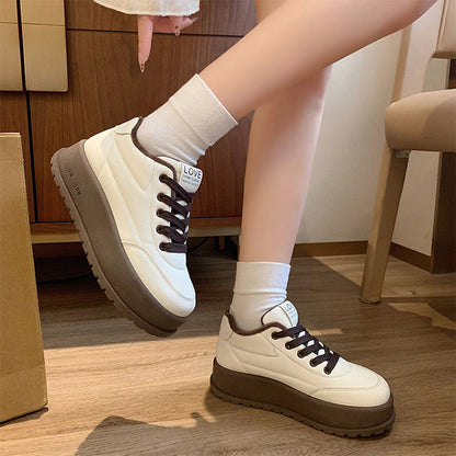 נעלי נשים נוחות וסטייליש עם פלטפורמה למראה יומיומי