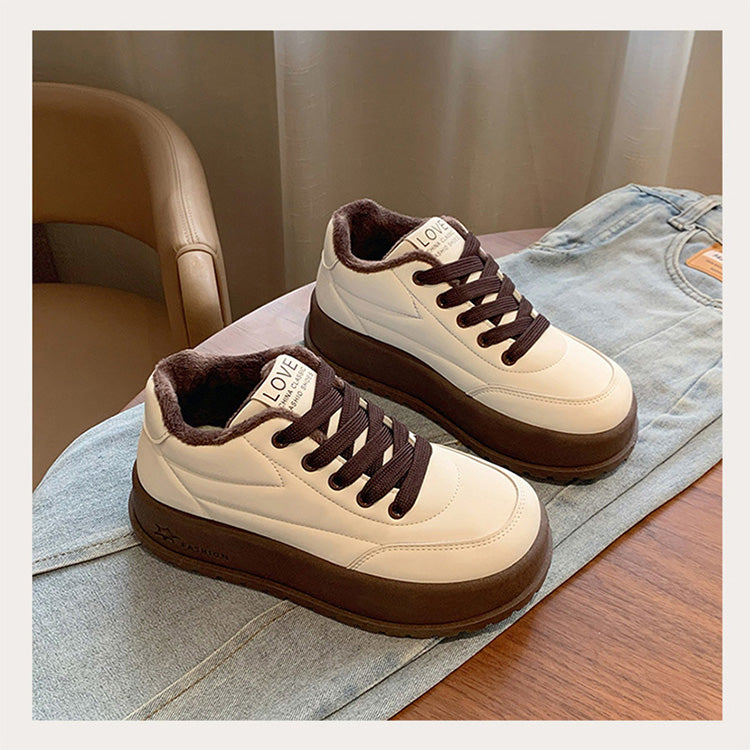 נעלי נשים נוחות וסטייליש עם פלטפורמה למראה יומיומי