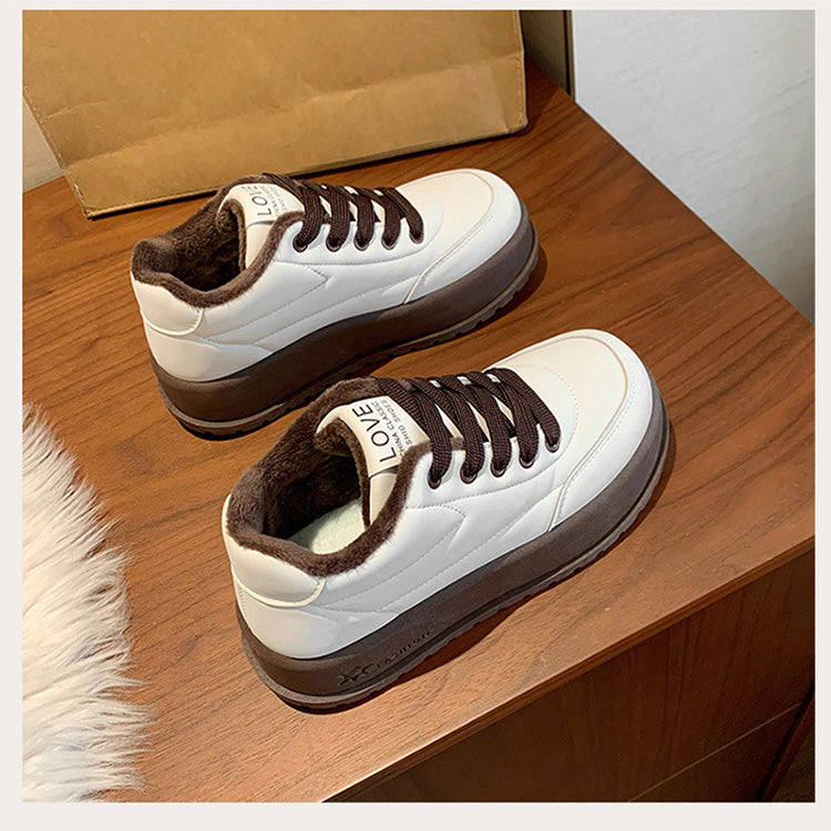 נעלי נשים נוחות וסטייליש עם פלטפורמה למראה יומיומי