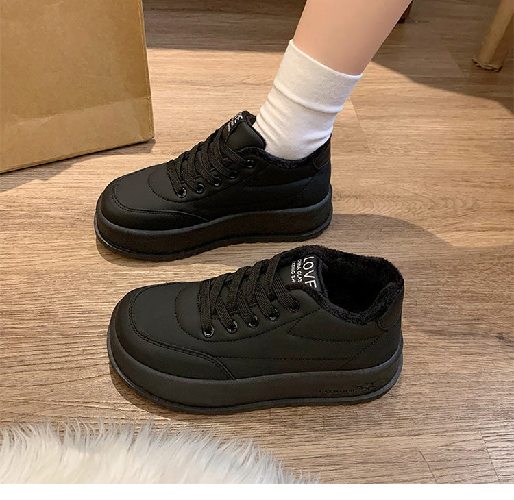 נעלי נשים נוחות וסטייליש עם פלטפורמה למראה יומיומי