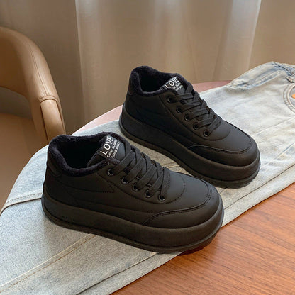 נעלי נשים נוחות וסטייליש עם פלטפורמה למראה יומיומי