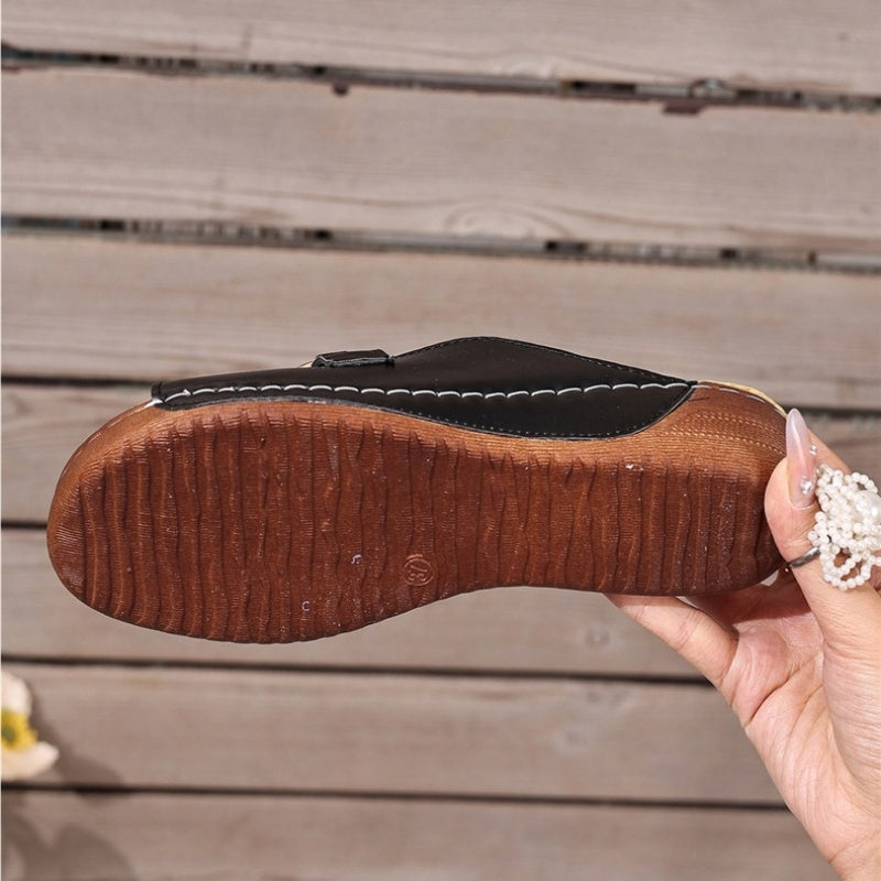 סנדלים אורטופדיים בעיצוב יוקרתי עם אבזם זהב