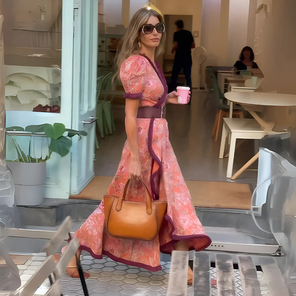 שמלת מעטפת פרחונית עם חגורה מחטבת